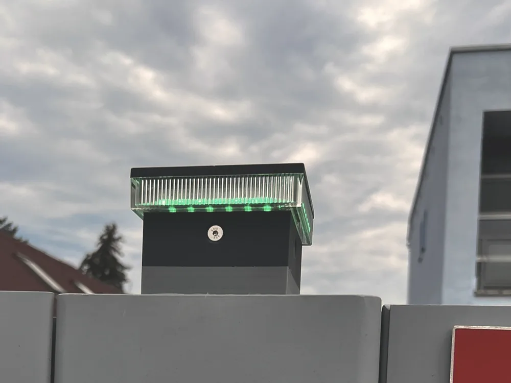 LED gate-status signalling on the post