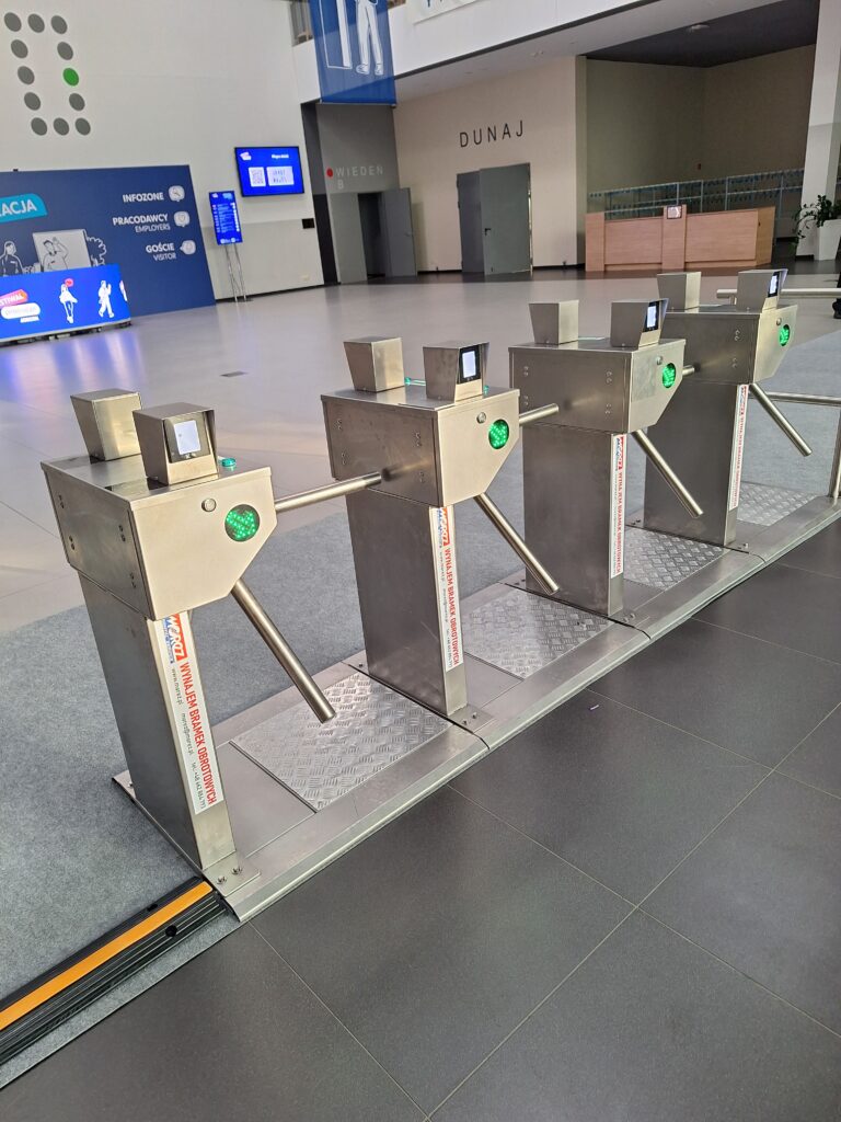Turnikety MOREZ zabezpečujú vstup na podujatie efektívne a bezpečne