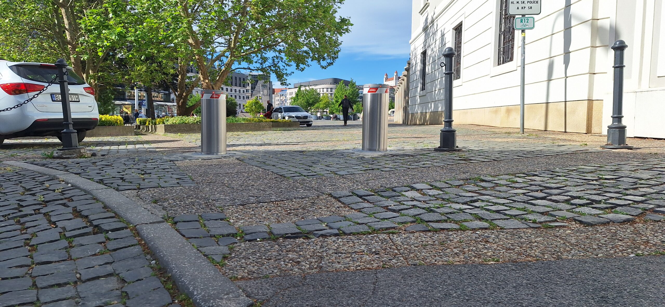 Vysuvne, fixne stlpiky MOREZ Bratislava